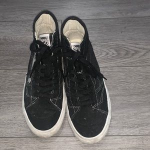 VANS THE LIZZIE (BLACK/WHITE) (Men’s size 9) (Women’s size (10.5) THRASHED